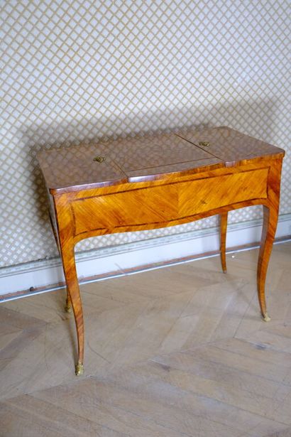 Coiffeuse en placage de bois de rose disposé...