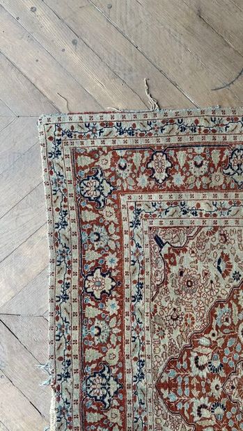 TAPIS d'ORIENT, Iran.
Tapis en laine et soie...