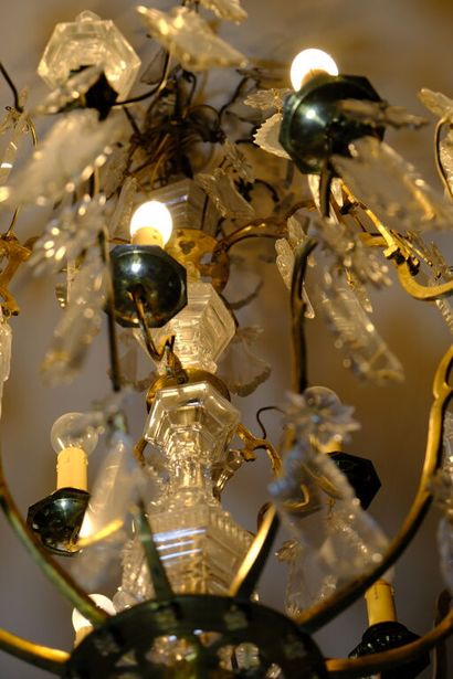 Lustre à pendeloques à neuf bras de lumière...