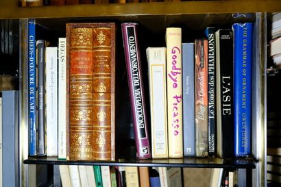 Fort ensemble de livres reliés ou brochés...