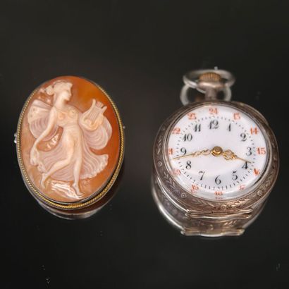 A small set consisting of a 900‰ silver cameo...