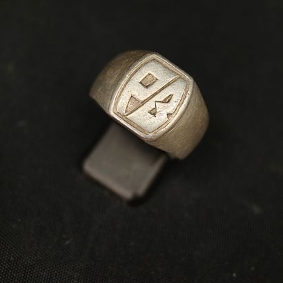 A 750‰ yellow gold set consisting of:
- a...