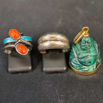 Jewelry set:
- A Buddha pendant made of 750‰...