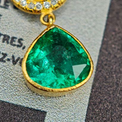 750‰ yellow gold hinged pendant and 585‰,...