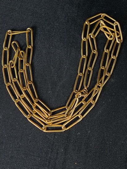 750‰ gold horse-link necklace with a net...