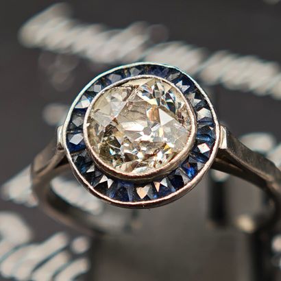 Platinum ring, 950‰, set with a round-cut...