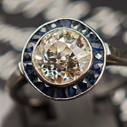 Platinum ring, 950‰, set with a round-cut...