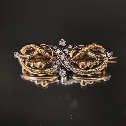Small brooch in 750‰ yellow gold and 800‰...