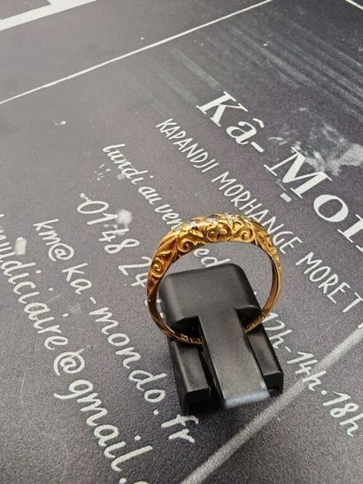 JP & Co. 750‰ yellow gold band ring set with...