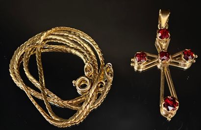 750‰ yellow gold openwork cross adorned with...