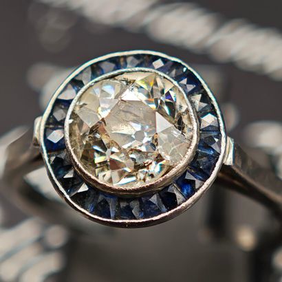 Platinum ring, 950‰, set with a round-cut...