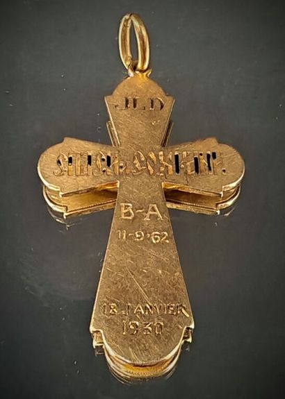 A 585‰ gold Orthodox cross pendant, featuring...