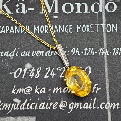 A two-tone 750‰ gold pendant consisting of...