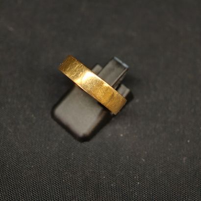 NOT SHIPPED /// Flat 750‰ gold wedding band.
Weight:...