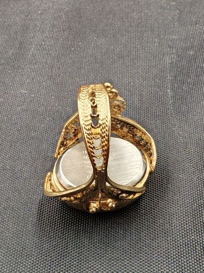 Chaïka. Model 1301.
Gold-plated metal and...