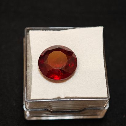 Round GRENAT weighing 9.77 cts.
2.8 x 12.5...