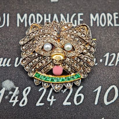 BROOCH in the shape of a dog's head, entirely...