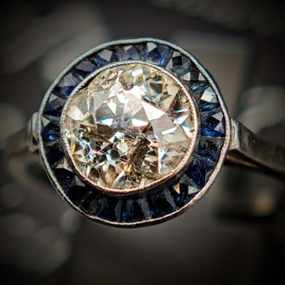 Platinum ring, 950‰, set with a round-cut...