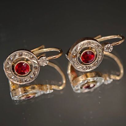 A pair of small hoop earrings in 750‰ gold...