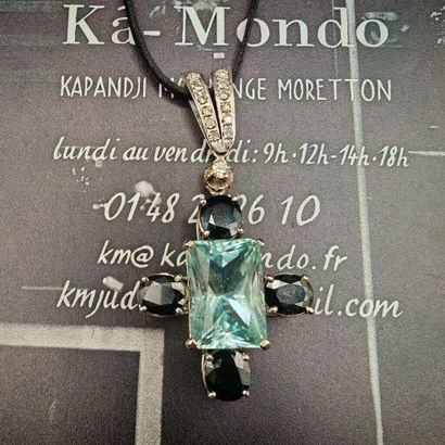 Pendant in 750‰ white gold and 950‰ platinum...