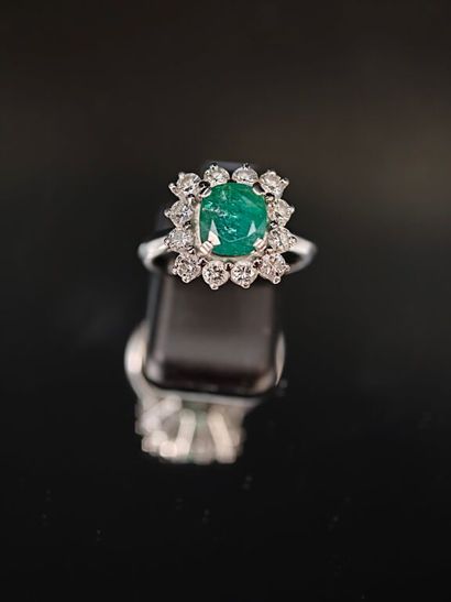 A daisy-style ring in 750‰ white gold and...