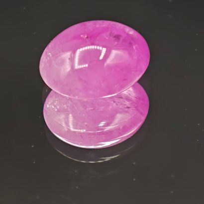 Layette pink cabochon-cut ruby weighing 15.32...