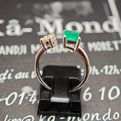 Open ring in 750‰ white gold set with an...