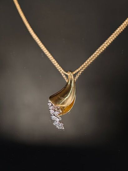 A 750‰ yellow gold pendant consisting of...