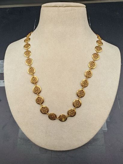 A flat 750‰ yellow gold necklace consisting...