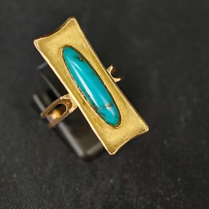 750‰ yellow gold ring set with a cabochon-cut...