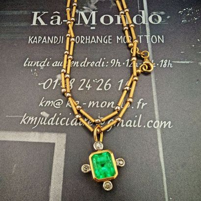 A charming pendant made of two-tone 750‰...