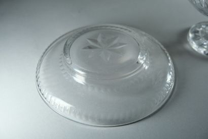 Ravissante paire de drageoirs en cristal...