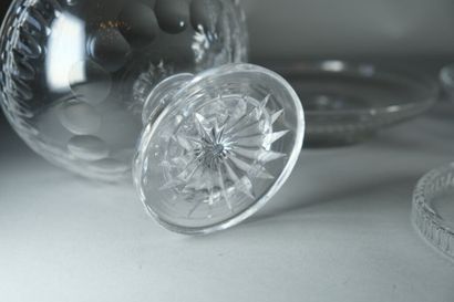 Ravissante paire de drageoirs en cristal...