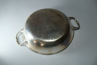 Cassolette ou bouillon à anses en argent...