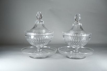 Ravissante paire de drageoirs en cristal...