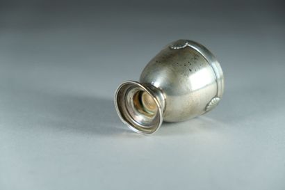 Petit coquetier en argent 925 ‰, poinçon...