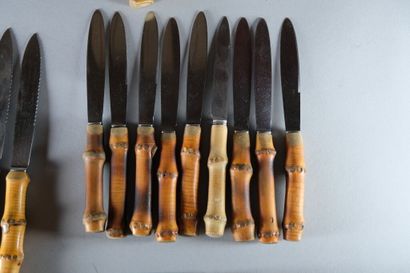 Partie de ménagère en inox, les manches en...