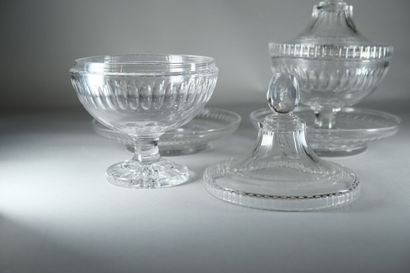Ravissante paire de drageoirs en cristal...