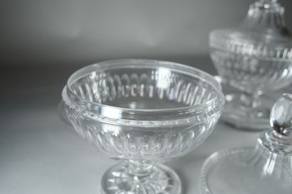 Ravissante paire de drageoirs en cristal...