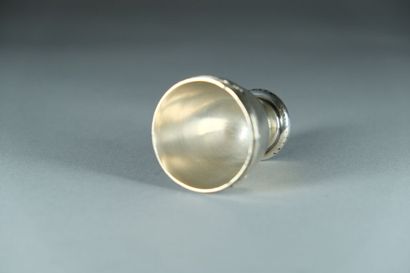 Petit coquetier en argent 925 ‰, poinçon...