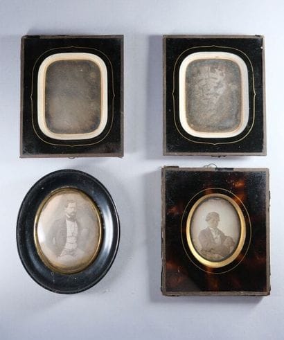 Ensemble de quatre daguerréotypes circa 1860....