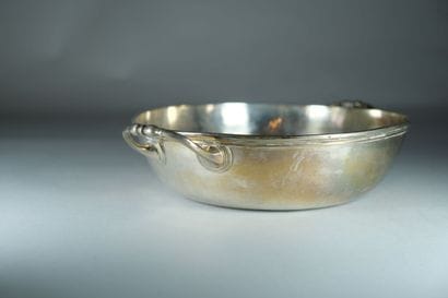 Cassolette ou bouillon à anses en argent...