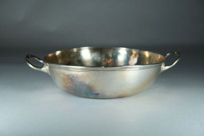 Cassolette ou bouillon à anses en argent...
