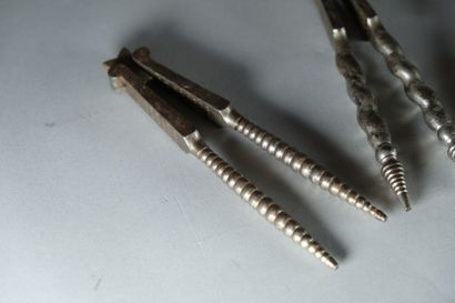 Ensemble de 3 casse-noix et un tire bouchon...