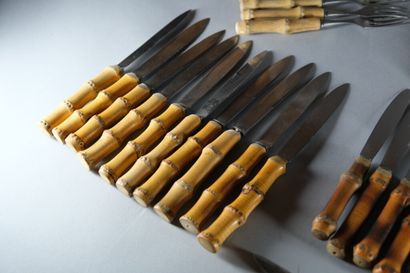 Partie de ménagère en inox, les manches en...