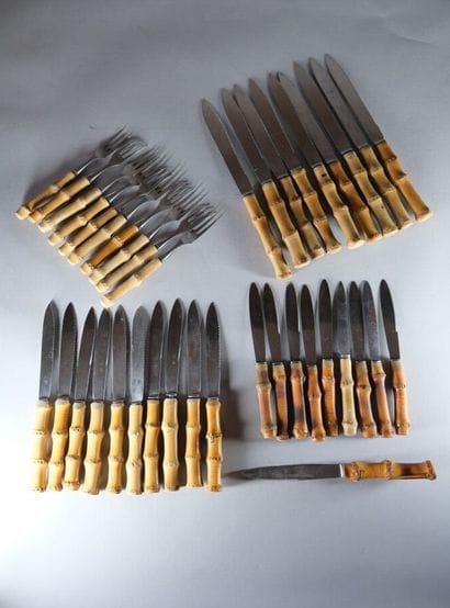 Partie de ménagère en inox, les manches en...