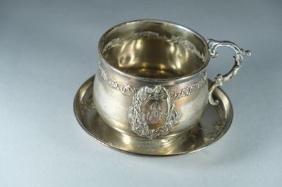 Tasse et sa sous-tasse en argent 925 ‰, poinçon...