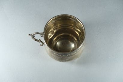 Tasse et sa sous-tasse en argent 925 ‰, poinçon...