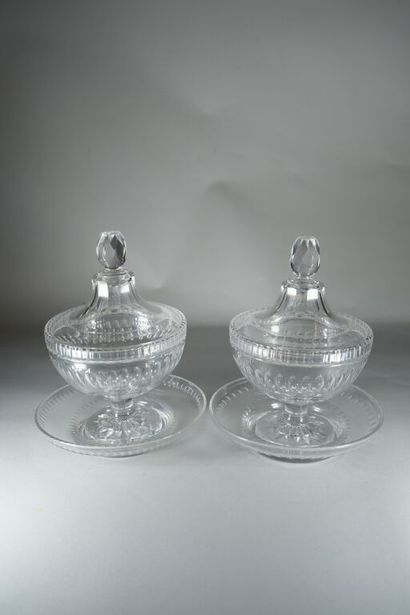 Ravissante paire de drageoirs en cristal...