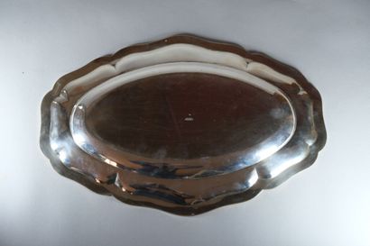 Plateau oblong à forme contournée en argent...